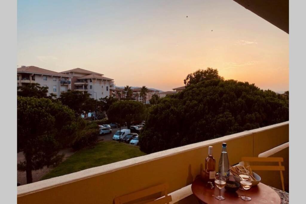 Superbe Appartement A 100M De La Mer, Et A Cote De La Base Nature Фрежюс Экстерьер фото